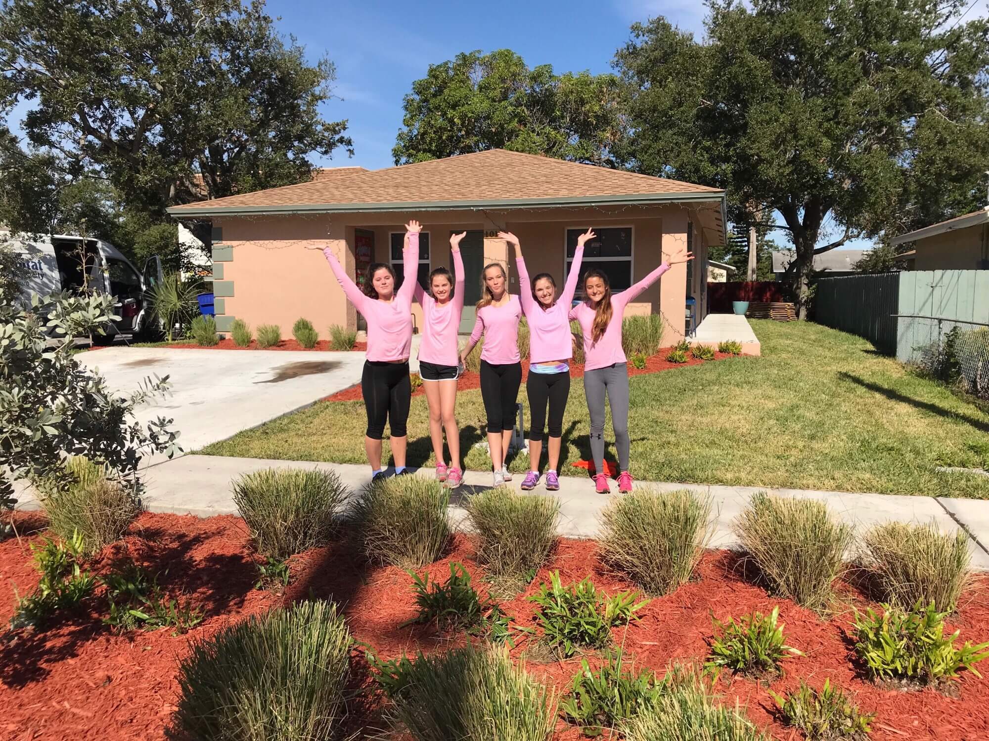 Florida Girls Giving Back Image: 5 members of Florida Girls Giving Back